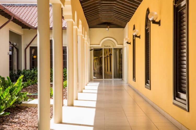 Tara hallway